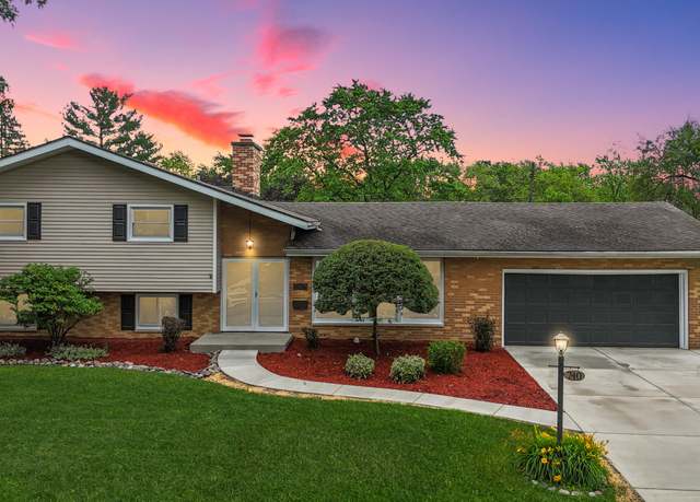 Property at 740 Pettibone St, Crown Point, IN 46307, 4 beds, 2 baths
