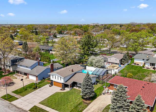 Property at 1437 Azalea Dr, Munster, IN 46321, 4 beds, 3.5 baths