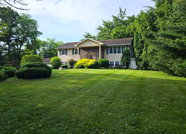 Property at 5121 W 113th Ave, Crown Point, IN 46307, 5 beds, 2.5 baths