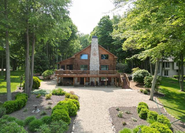 Property at 7223 E Hudson Pointe Ln, New Carlisle, IN 46552, 3 beds, 4 baths