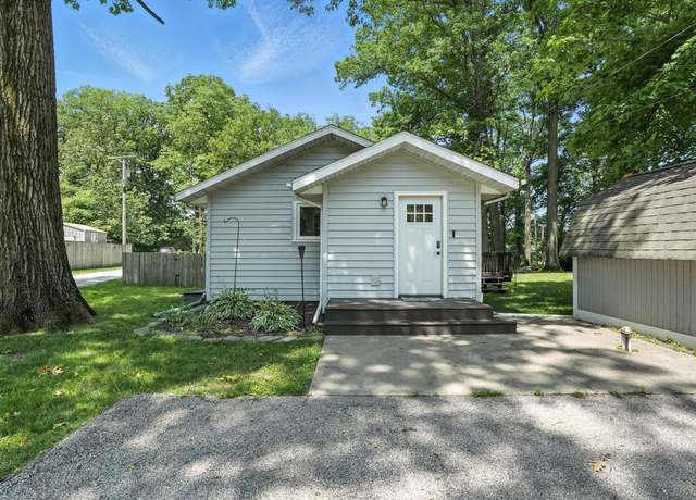 Property at 604 E Long Lake Rd, Valparaiso, IN 46383, 2 beds, 1 bath