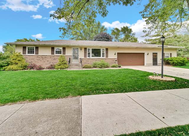 Property at 2175 W 93rd Pl, Crown Point, IN 46307, 4 beds, 2.5 baths