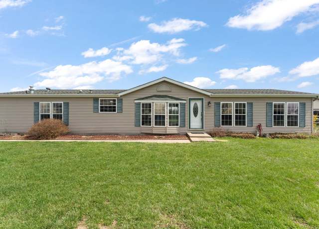 Property at 743 S Westerfield Rd, Hebron, IN 46341, 3 beds, 2 baths