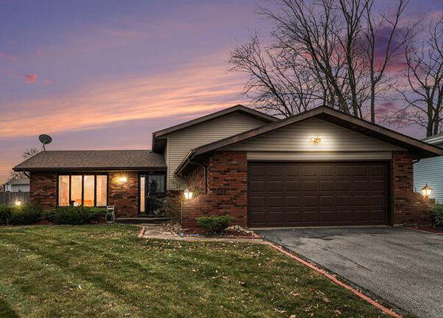 Property at 4019 W 76th Ln, Merrillville, IN 46410, 3 beds, 2 baths