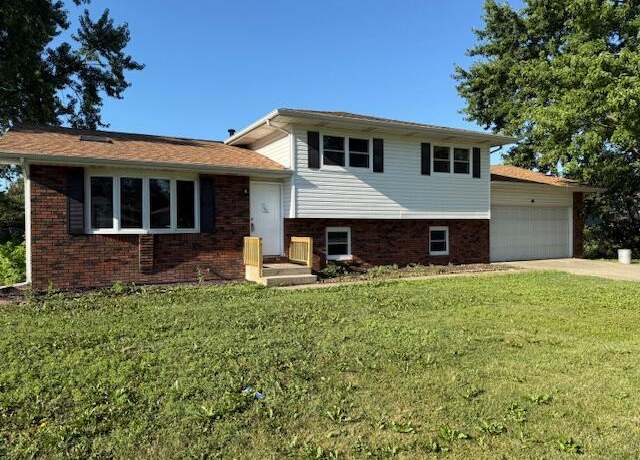 Property at 1525 W 74th Pl, Merrillville, IN 46410, 4 beds, 2 baths