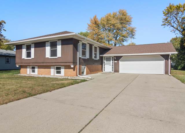 Property at 716 E Stewart Dr, Rensselaer, IN 47978, 3 beds, 2.5 baths