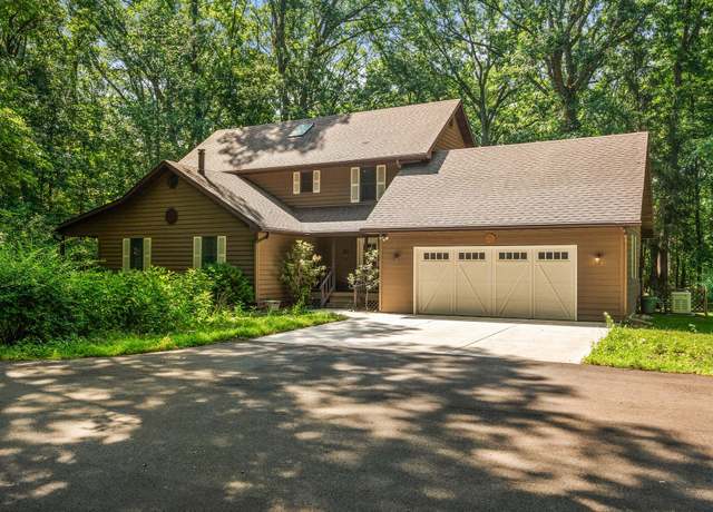 Property at 535 N 106 W, Valparaiso, IN 46385, 4 beds, 3 baths