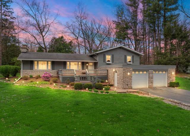 Property at 1854 Woodridge Cir, Valparaiso, IN 46383, 5 beds, 2 baths