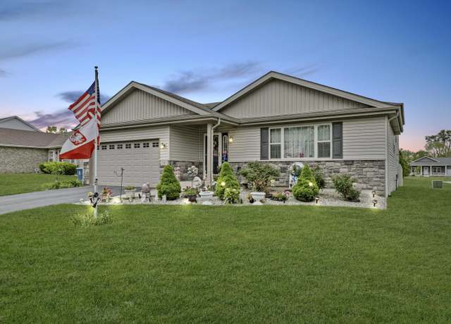 Property at 2183 Oakwood Ln, Lowell, IN 46356, 3 beds, 2 baths