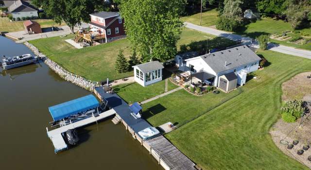 Photo of 505 Lakeview Ct, Lowell, IN 46356