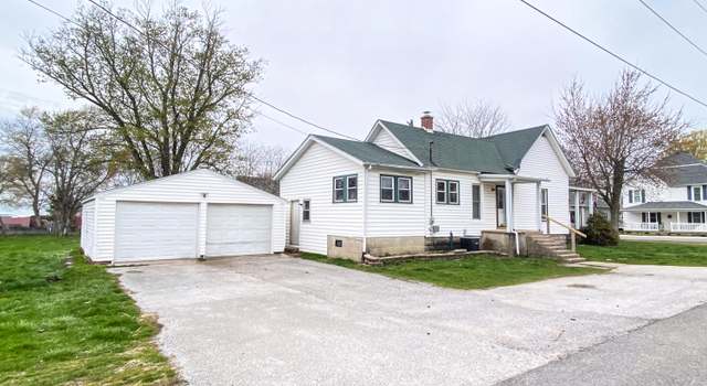 Photo of 501 W North St, Wolcott, IN 47995
