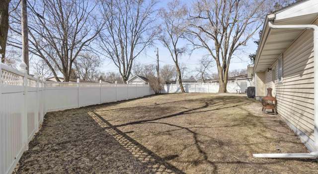 Photo of 430 Pembroke Rd, Valparaiso, IN 46385