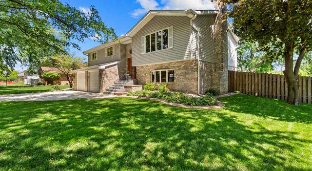 Photo of 2513 Hickory Dr, Dyer, IN 46311