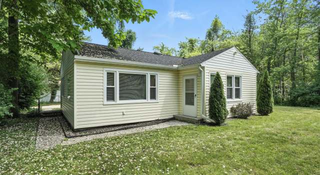 Photo of 1121 Westwood Dr, Lowell, IN 46356