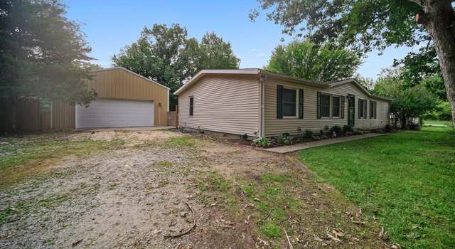 Photo of 10895 Edgewood Dr, Demotte, IN 46310