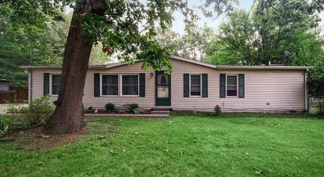 Photo of 10895 Edgewood Dr, Demotte, IN 46310