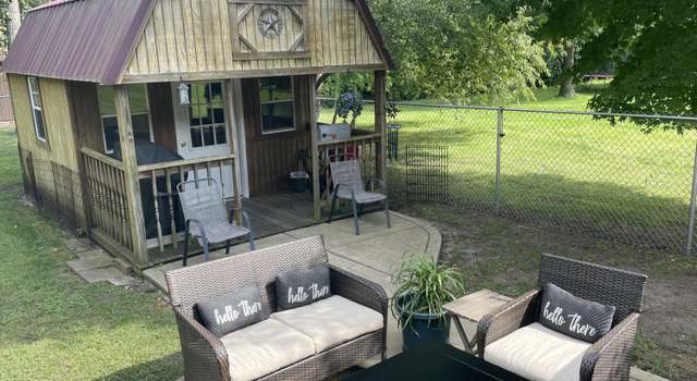 Photo of 621 Dogwood St NW, Demotte, IN 46310