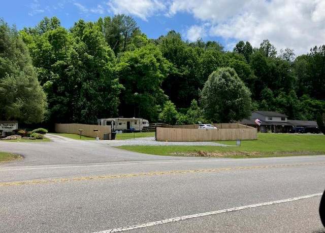 Property at 14 Chatuge Village Dr, Hayesville, NC 28904, 1 bed, 1 bath