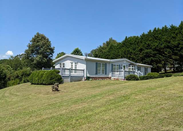 Property at 283 Bobcat Ln, Warne, NC 28909, 3 beds, 2 baths