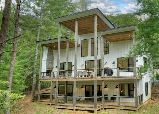 Property at 100 Oak View Rd, Blue Ridge, GA 30513, 3 beds, 3.5 baths