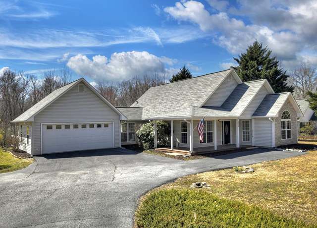 Property at 4299 Ada St, Blue Ridge, GA 30513, 3 beds, 2 baths