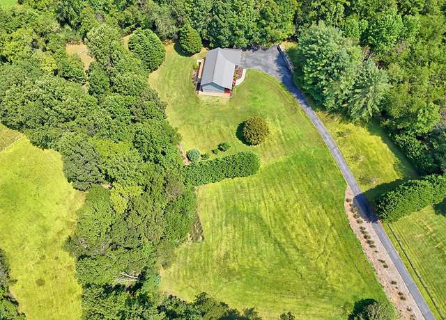 Property at 794 Bourne Dr, Murphy, NC 28906, 3 beds, 4 baths