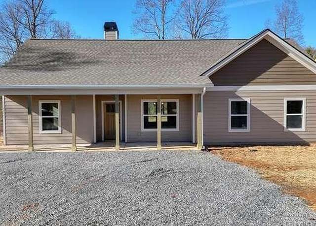 Property at 814 Clay Dr, Blairsville, GA 30512, 3 beds, 2 baths
