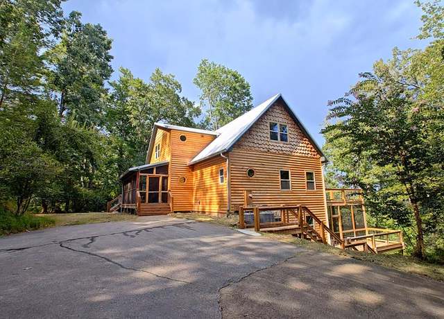 Property at 236 Grace Dr, Blue Ridge, GA 30513, 5 beds, 3.5 baths