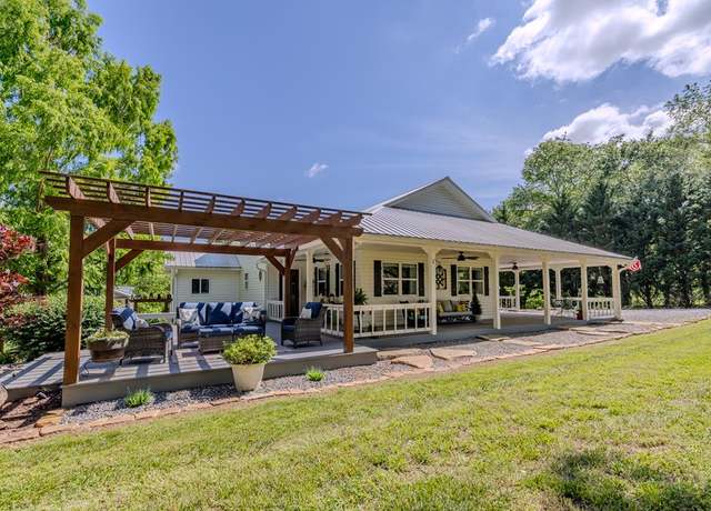 Property at 107 Horse Shoe Dr, Hayesville, NC 28904, 3 beds, 2 baths