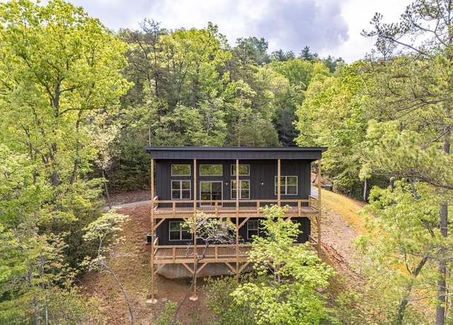 Property at 390 Fiddlers Way, Murphy, NC 28906, 3 beds, 2.5 baths