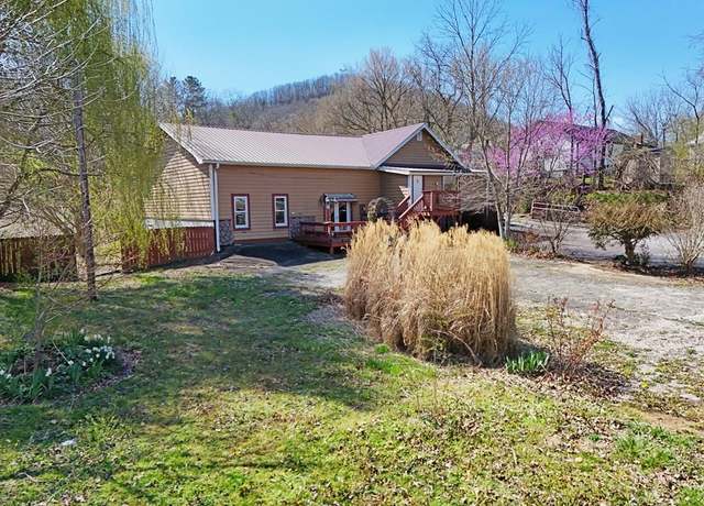 Property at 114 Kimsey St, Blairsville, GA 30512, 3 beds, 2.5 baths