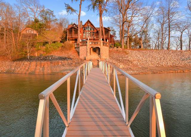 Property at 686 Lake Dr N, Morganton, GA 30560, 5 beds, 5 baths