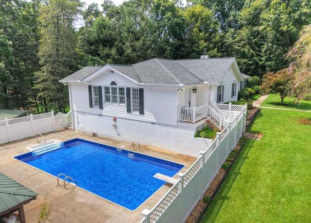 Property at 36 Timberland Dr, Ellijay, GA 30540, 3 beds, 2 baths