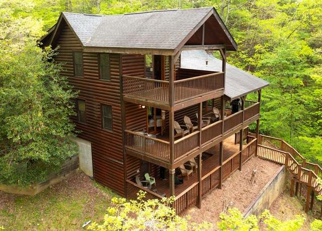 Property at 135 Hale Ct, Ellijay, GA 30540, 3 beds, 2 baths