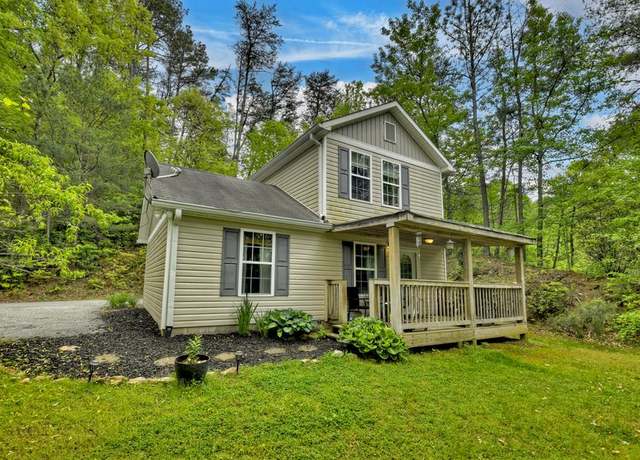Property at 24 Depot Pl, Ellijay, GA 30540, 3 beds, 2 baths