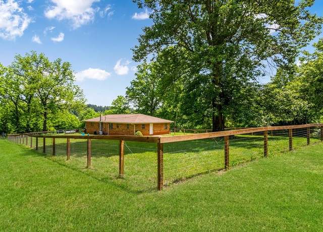 Property at 69 Jewell Whitmore Dr, Blairsville, GA 30512, 3 beds, 2 baths