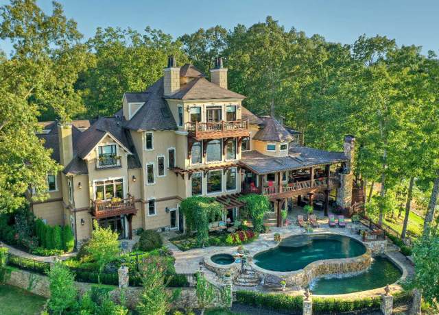 Property at 474 Stewart Camp Point Rd, Blue Ridge, GA 30513, 6 beds, 6.5 baths