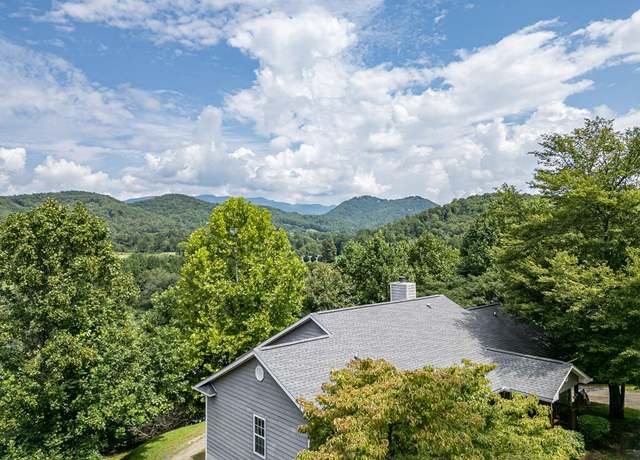 Property at 208 Oak Forest Cir, Hayesville, NC 28904, 3 beds, 3 baths