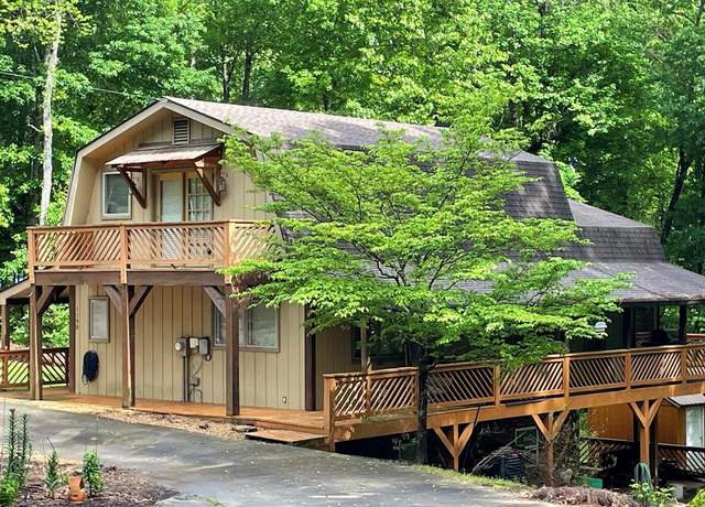 Property at 1198 Chatuge Village Cir, Hayesville, NC 28904, 2 beds, 3 baths