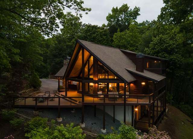 Property at 329 Skybound Rd, Blue Ridge, GA 30513, 3 beds, 3 baths