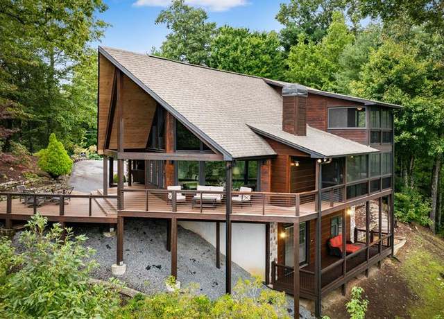 Property at 329 Skybound Rd, Blue Ridge, GA 30513, 3 beds, 3 baths