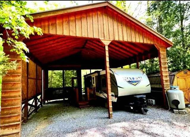 Property at 495 10th St, Ellijay, GA 30540, 1 bed, 1 bath