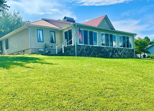 Property at 1613 Cedar Cliff Rd, Hiawassee, GA 30546, 3 beds, 2 baths