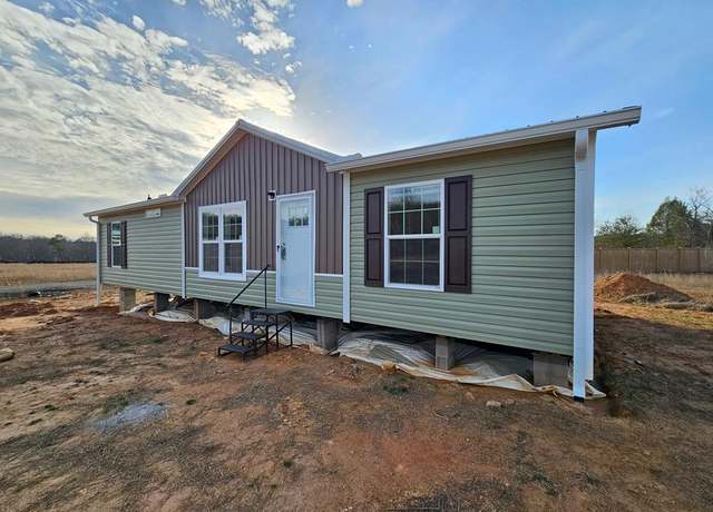 Property at 42 Divine Dr, Murphy, NC 28906, 3 beds, 2 baths