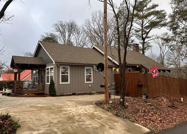 Property at 610 Second St, Blue Ridge, GA 30513, 2 beds, 2.5 baths
