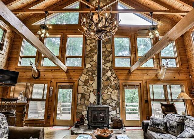 Property at 1427 Cherry Lake Dr, Blue Ridge, GA 30513, 3 beds, 3.5 baths