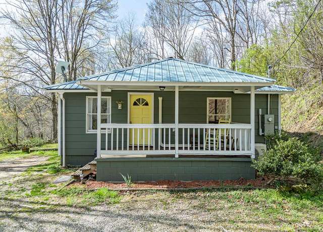 Property at 211 Gregory Hollow Rd, Robbinsville, NC 28771, 2 beds, 1.5 baths