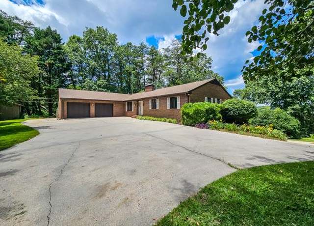 Property at 265 Jeff Dr, Ellijay, GA 30540, 3 beds, 3.5 baths