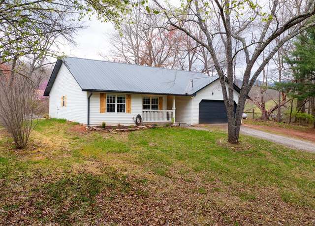 Property at 943 Chatuge Ln, Hayesville, NC 28904, 3 beds, 2 baths