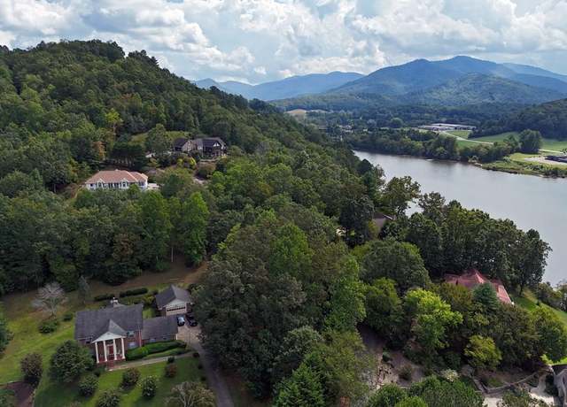 Property at 1701 Victoria Woods Dr, Hiawassee, GA 30546, 4 beds, 3 baths